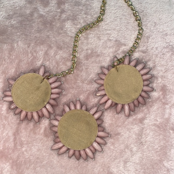 Statement piece necklace - Picture 4 of 5